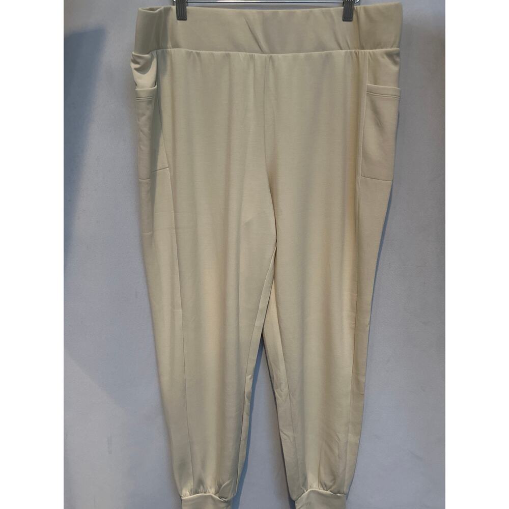 Women’s Belle Kim Gravel Cream Joggers Size XL